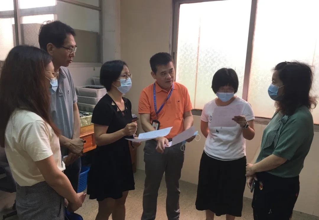 广州市海珠区市场羁系局专家一行到白云山2299威尼斯公司举行计量检查指导