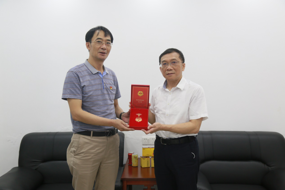 共忆党史话初心，，，矢志不渝跟党走 ——白云山2299威尼斯公司“七一”前夕慰问离休干部刘玉珍同志