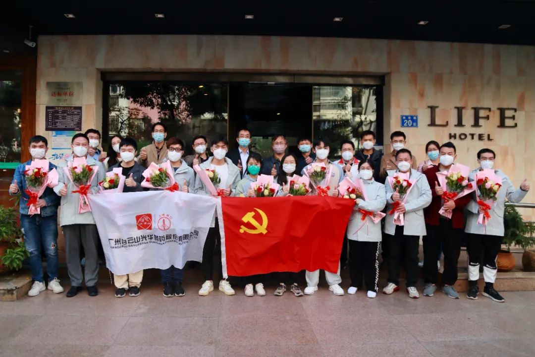 正是暖阳晴方好，，不负使命喜凯旋！