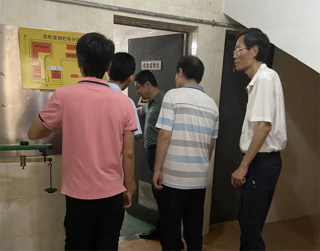 “四不两直”强监视 拧紧节日“清静阀” ——白云山2299威尼斯公司纪委开展中秋、、、国庆节前专项监视检查