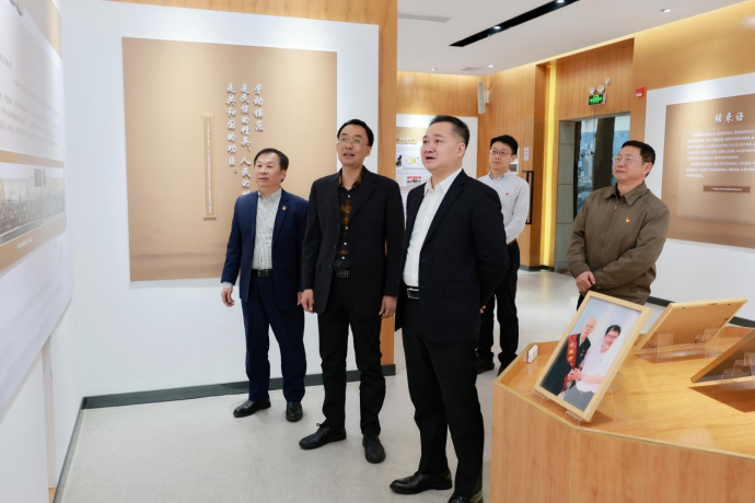 广药集团党委书记、、、董事长李小军到白云山2299威尼斯公司调研